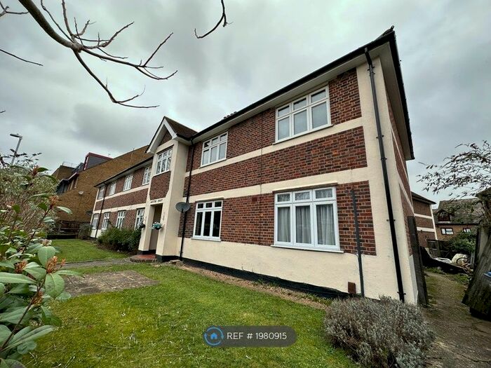 3 Bedroom Flat To Rent In Weston Court, Kingston, KT1