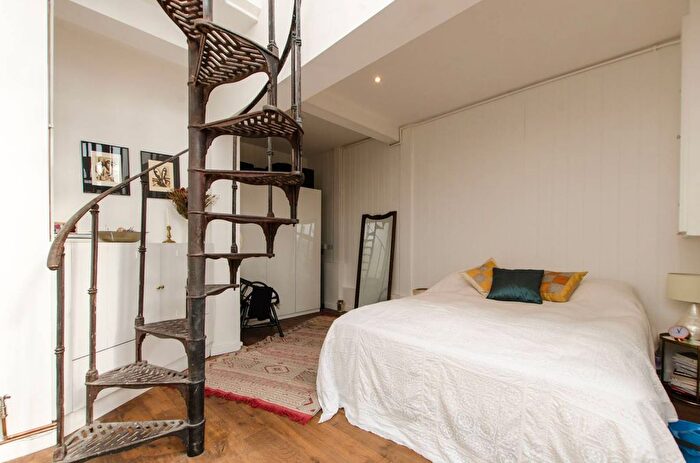 2 Bedroom Flat To Rent In Cheshire Street, Brick Lane, London, E2