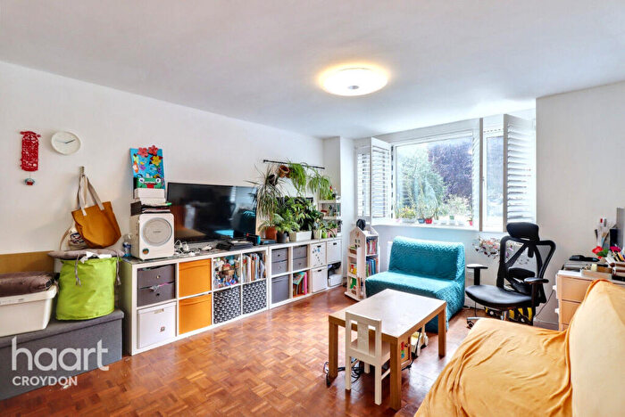 1 Bedroom Block Of Apartments For Sale In Nottingham Road, South Croydon, CR2