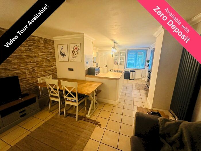 2 Bedroom Flat To Rent In Poole Road, Branksome, Poole, BH12