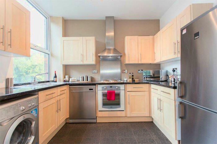 2 Bedroom Flat To Rent In Westfield Terrace, Leeds, West Yorkshire, LS7