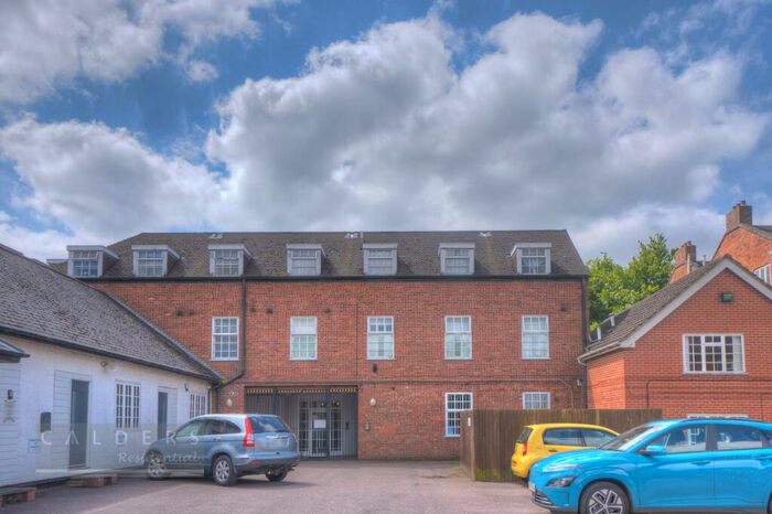 2 Bedroom Apartment For Sale In The Whitehouse, Tamworth, B79