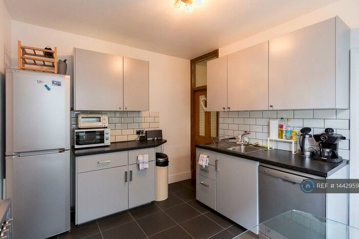 2 Bedroom Flat To Rent In Clapham South, London, SW12