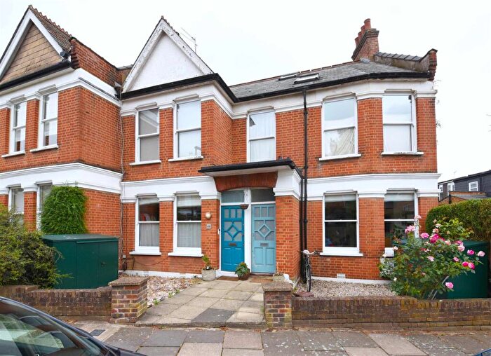3 Bedroom Maisonette For Sale In Sedgemere Avenue, East Finchley, N2