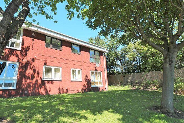 2 Bedroom Flat For Sale In West Lea, Winlaton, NE21