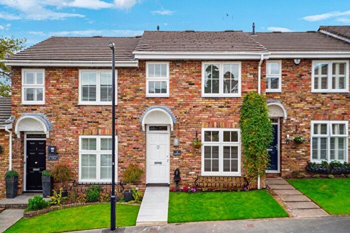 3 Bedroom Terraced House For Sale In Rosebank Close, Cookham, Maidenhead, Berkshire, SL6