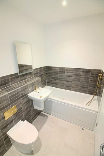 1 Bedroom Flat To Rent In Eagle Way, Brentwood, CM13