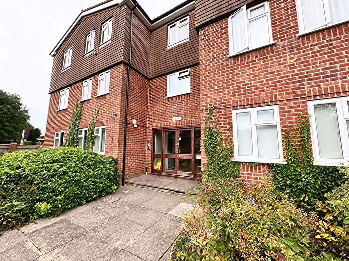1 Bedroom Flat To Rent In Leaway, Beech Tree Drive, Badshot Lea, Farnham, Surrey, GU9