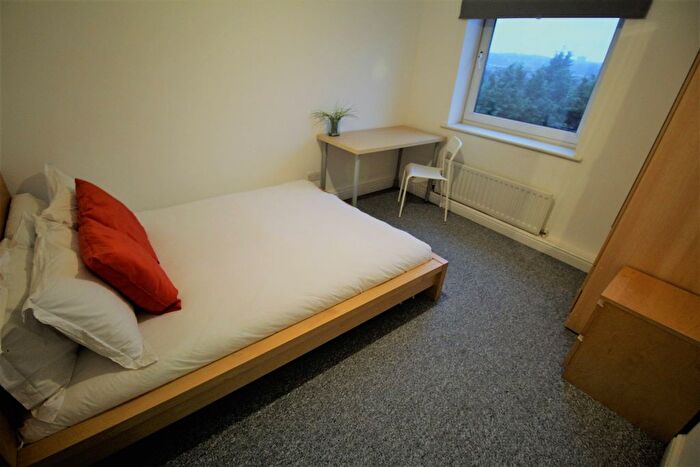 2 Bedroom Flat To Rent In Flat, Clarendon Road, Leeds, LS2