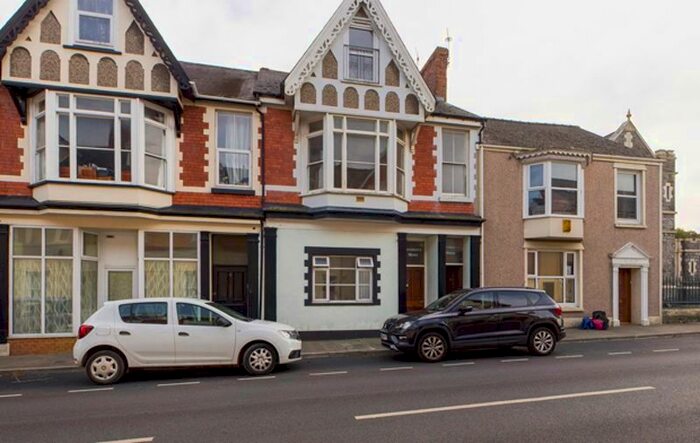 3 Bedroom Flat To Rent In Bush Street, Pembroke Dock, SA72