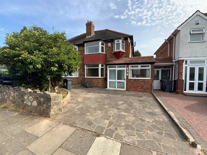 3 Bedroom Semi-Detached House To Rent In Sunnymead Road, Sheldon, B26