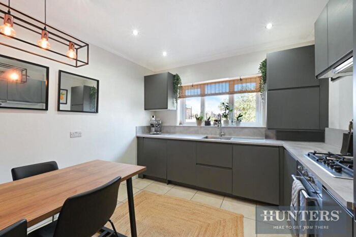 2 Bedroom Apartment For Sale In Washington Road, Worcester Park, KT4