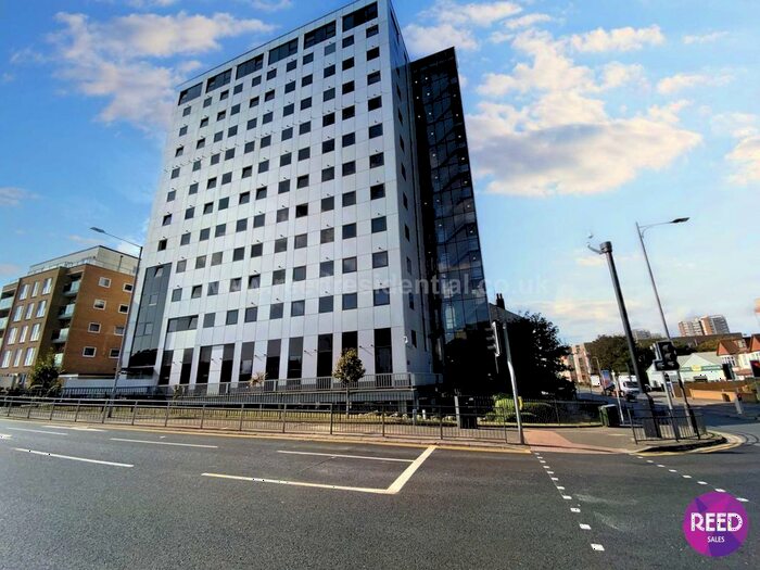 2 Bedroom Flat To Rent In Highbanks, Southchurch, SS1