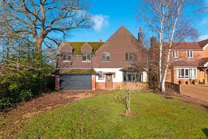 4 Bedroom Detached House For Sale In Ganghill, Guildford, GU1