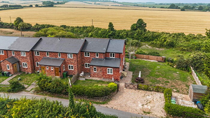 4 Bedroom End Of Terrace House For Sale In Station Road, Cliddesden, RG25