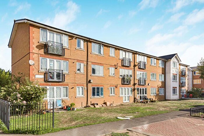 1 Bedroom Flat For Sale In Bullsmoor Way, Waltham Cross, EN8