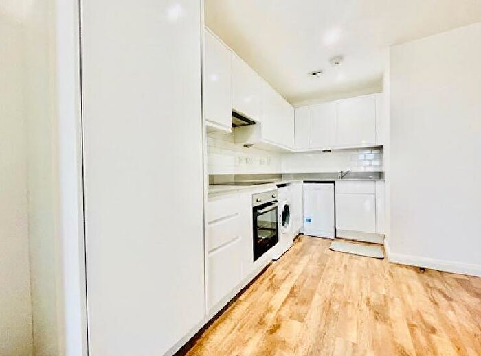 1 Bedroom Flat To Rent In Stoke Road, Slough, SL2