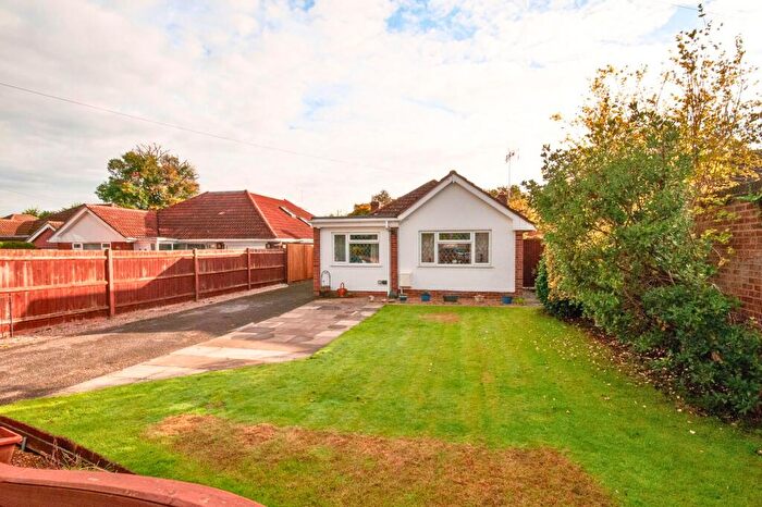 3 Bedroom Detached Bungalow For Sale In Pond Croft, Yateley, GU46