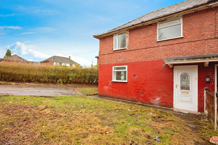 3 Bedroom Semi Detached House To Rent In Glamis Avenue, M11