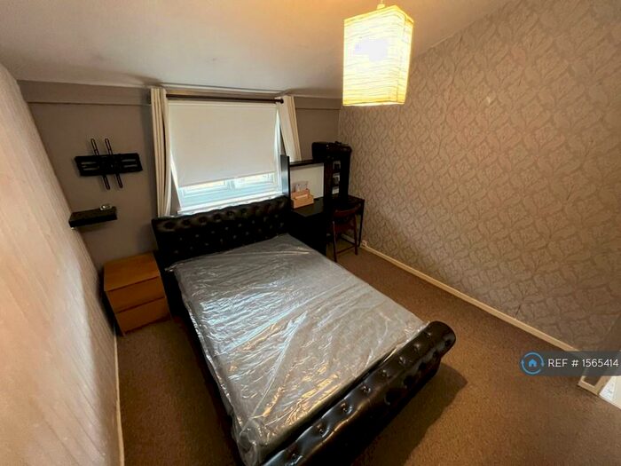 4 Bedroom Flat To Rent In Berkeley Walk, London, N7