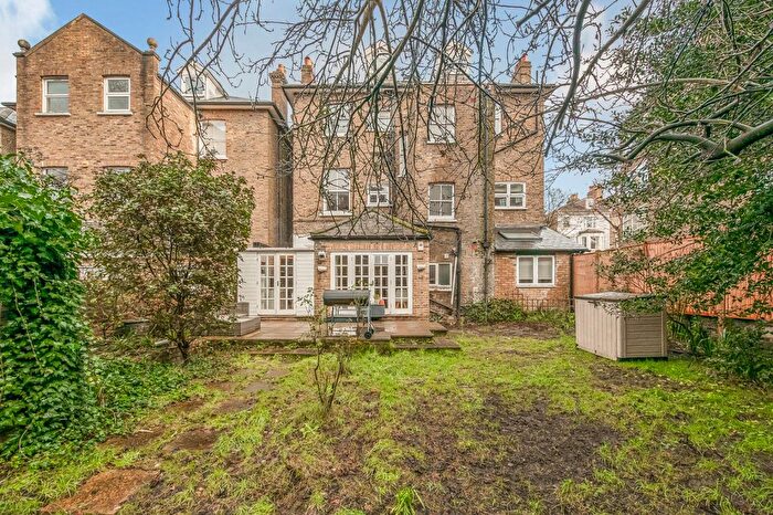 2 Bedroom Flat For Sale In Cardigan Road, Richmond, TW10