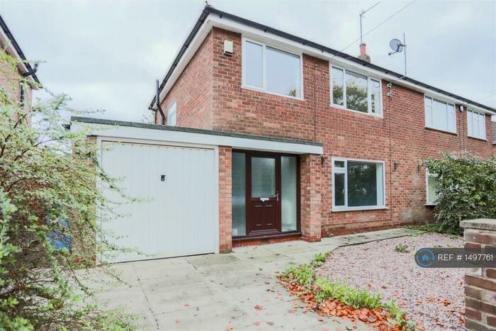 3 Bedroom Semi-Detached House To Rent In Hazelhurst Road, Worsley, Manchester, M28