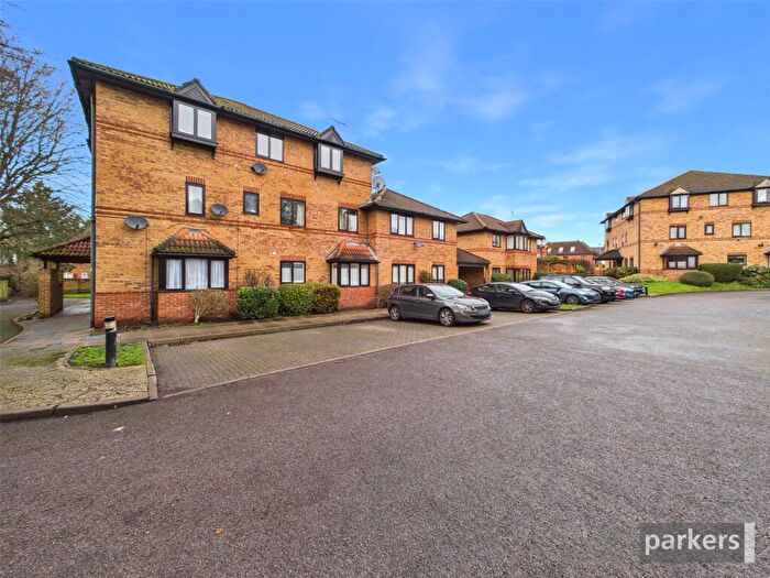 1 Bedroom Apartment For Sale In Polehampton Close, Twyford, Reading, Berkshire, RG10