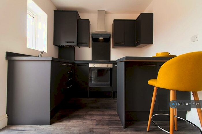 3 Bedroom End Of Terrace House To Rent In Mowbrays Road, Romford, RM5