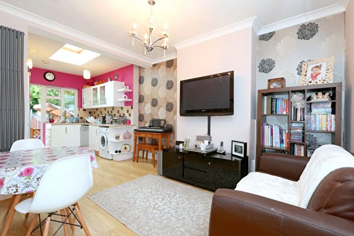 4 Bedroom Terraced House To Rent In Oakdale Road, Harringey, N4