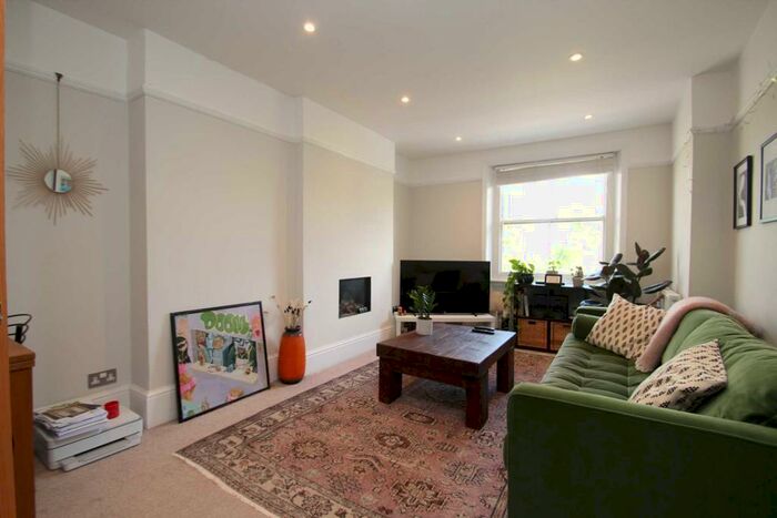 1 Bedroom Flat To Rent In Hampstead Lane, Highgate, N6