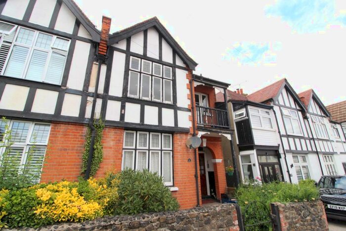 1 Bedroom Apartment To Rent In Dawlish Drive, Leigh-on-Sea, SS9