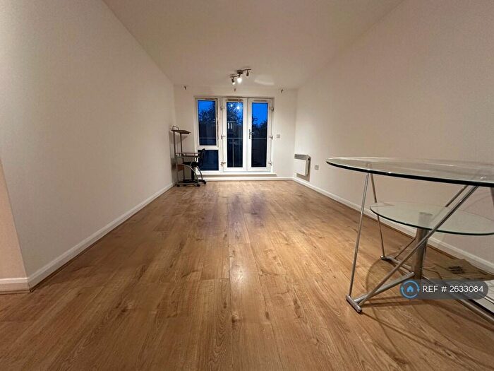 2 Bedroom Flat To Rent In Foundry Court, Slough, SL2