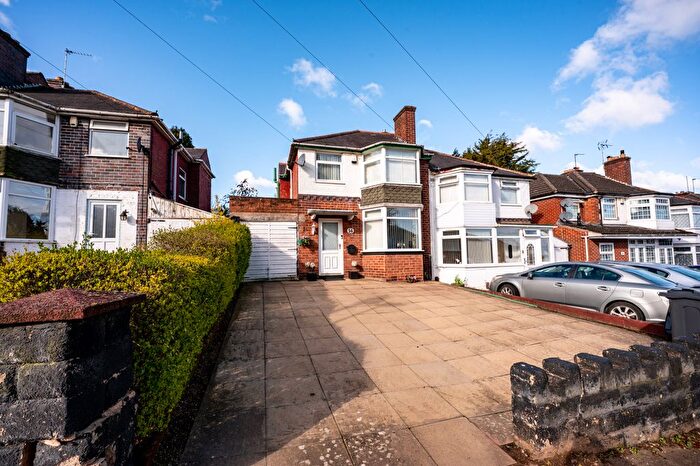 3 Bedroom Semi Detached House For Sale In Oakdale Road, Birmingham, B36