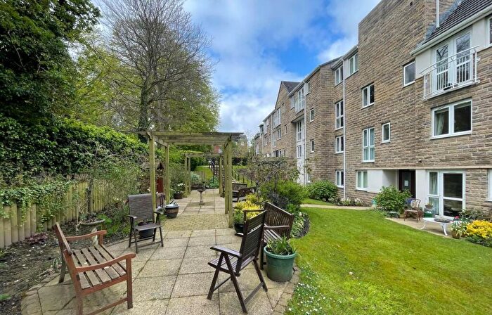 1 Bedroom Apartment For Sale In St. Stephens Fold, Huddersfield, HD3