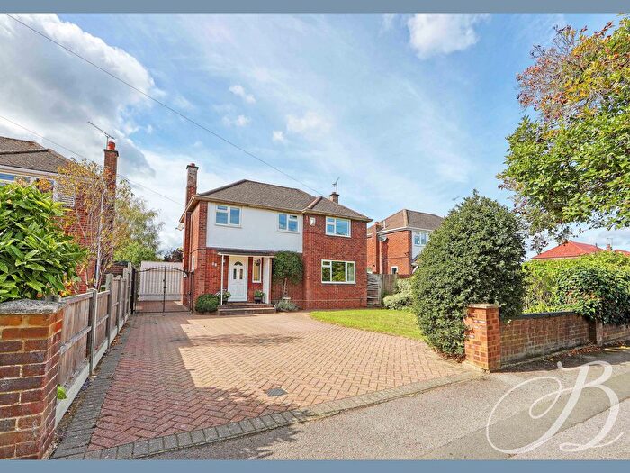 3 Bedroom Detached House For Sale In Ray Lea Road, Maidenhead, SL6