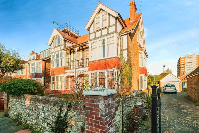 6 Bedroom Semi-Detached House For Sale In Bath Road, Worthing, BN11