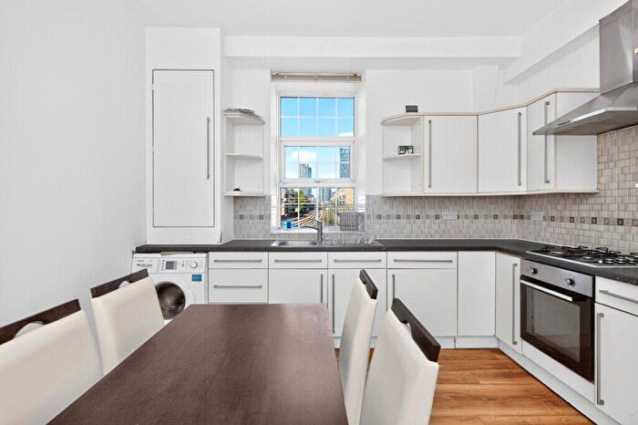 3 Bedroom Apartment To Rent In Carter Place, London, SE17