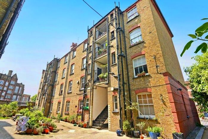 2 Bedroom Flat To Rent In Shepton Houses, Bethnal Green, E2