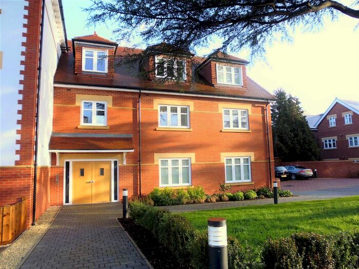 3 Bedroom Flat To Rent In Treetops, Leicester Road, Wanstead, E11
