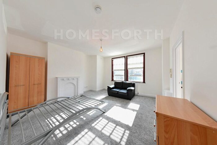 Studio To Rent In Grosvenor Gardens, Willesden Green, NW2