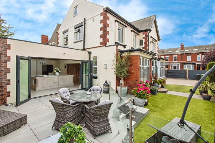 4 Bedroom Semi Detached House For Sale In The Drive, Crossgates, Leeds, LS15