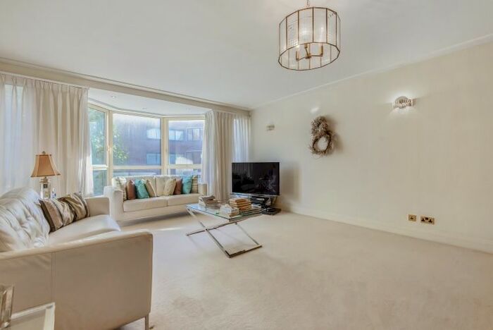 3 Bedroom Flat To Rent In Queens Terrace, London, NW8