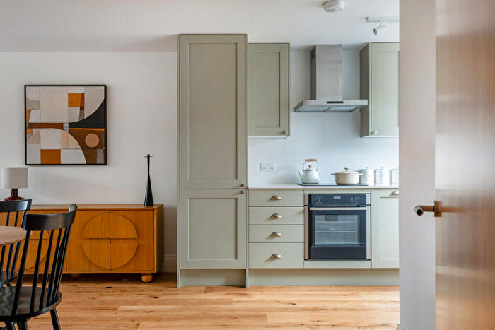 2 Bedroom Maisonette For Sale In Hind Gardens, Hindhead, GU26