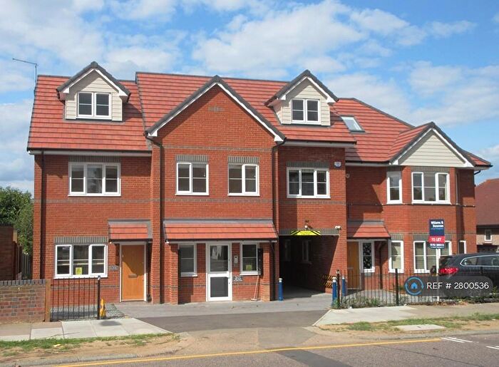 3 Bedroom Flat To Rent In Mill House, Westcliff-On-Sea, SS0