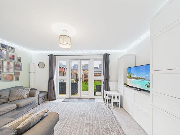 3 Bedroom Town House For Sale In Waterfield Close, Peterborough, PE3