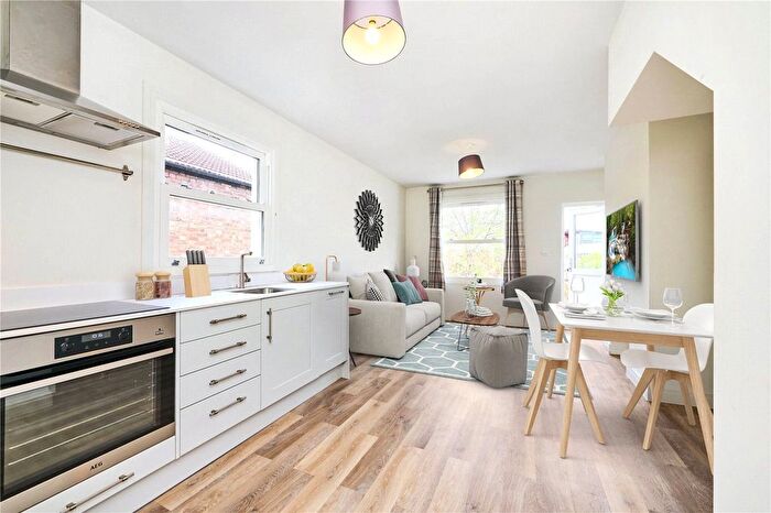 2 Bedroom Flat To Rent In Bickley Street, Tooting, London, SW17