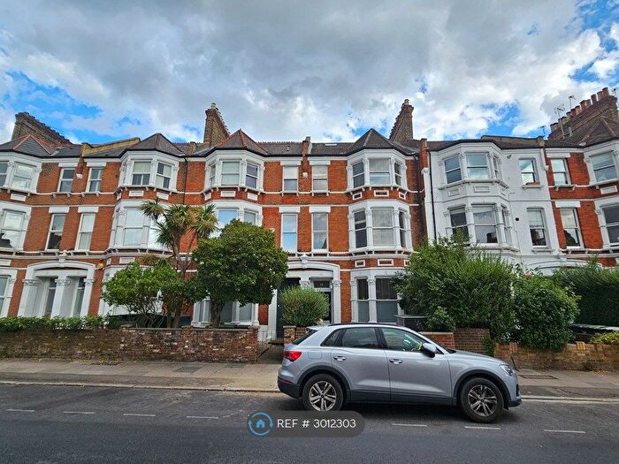 Studio To Rent In Stapleton Hall Road, London, N4