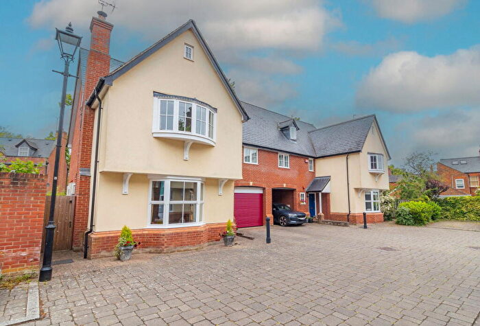 5 Bedroom Semi-Detached House For Sale In Willow Lane, Stony Stratford, Milton Keynes, MK11
