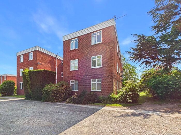 1 Bedroom Flat For Sale In Rainbow Hill, Worcester, Worcestershire, WR3