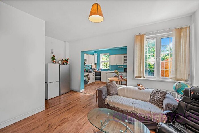 3 Bedroom House To Rent In Baldock Street, Bromley-by-Bow, E3